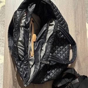 Black Large Metro Tote Deluxe